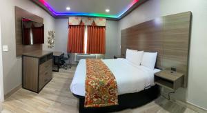King Suite with Spa Bath room in BuZen Suites Las Colinas