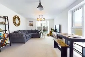 Chic City Centre Apartment With Allocated Parking - Landore