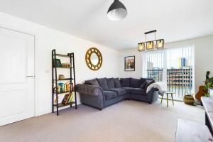 Chic City Centre Apartment With Allocated Parking