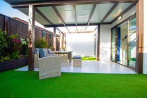 Bungalow Portos with amazing privet garden