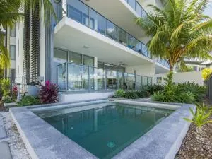 Blue on Blue Apartment 912 - Nelly Bay