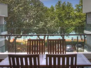 Maggies Beachfront Apartment 8 - Horseshoe Bay