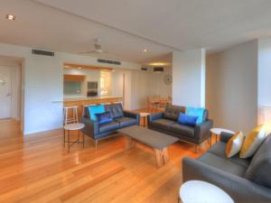 Maggies Beachfront Apartment 8