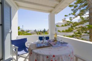 first floor apartment Paros Greece