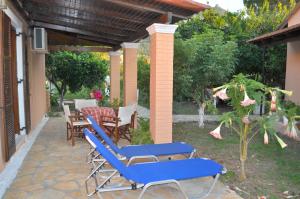 Beachfront holiday Houses Yannis on Agios Gordios beach