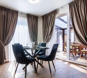 FAMILY FOREST HOUSE, By Cohost