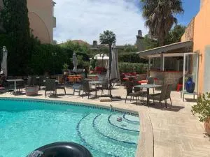 Hôtel Restaurant de la Mer - Golfe-Juan