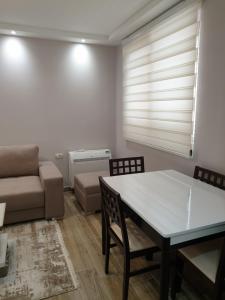 Vacation Apartment near the lake Apartament afer liqenit