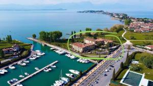 Marilyn Arpa apartment