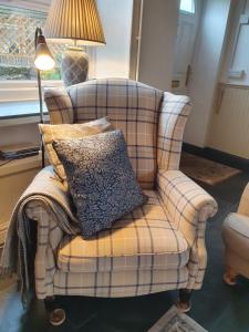 Llangollen 1-Bed Cottage Sleeps 2 with Parking