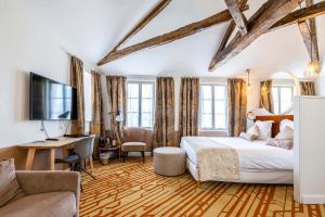 Hotels Hotel Le Saint Gelais : Chambre Privilège (4 Adultes)