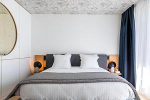 Hotels Hotel Le Saint Gelais : Chambre Double ou Lits Jumeaux avec Terrasse