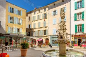 Appart'hotels Provence Au Coeur Appart Hotels : Appartement avec Balcon