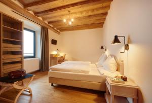 Historic Guesthouse BIRCHER B&B Apartments near Sterzing