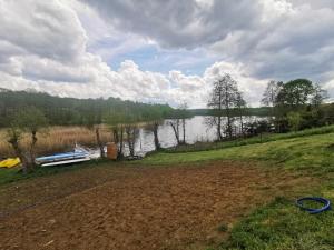 DOMEK U BEATY - KASZUBY - BEZPOŚREDNIO PRZY JEZIORZE