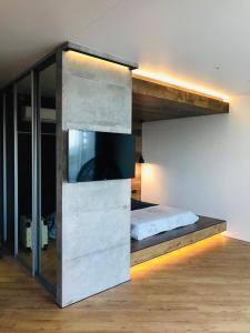 Стильный лофт с подвесным коконом в Аркадии возле моря!