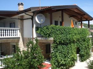 Holiday apartment in Drage with terrace, air conditioning, W-LAN 5013-3 