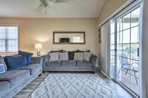 Barefoot Resort Condo w Pool, Tennis Court Access