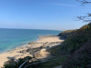 Maisons de vacances L'Annexe, F2 avec jardin, 800 m de la plage : photos des chambres