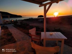 Sunset Studios & Rooms Antiparos Greece