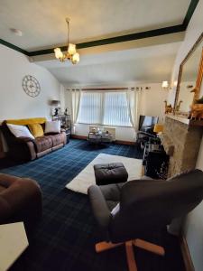 The Old Smiddy Cottage and Apartment