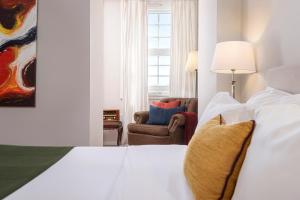 B The Guest Downtown