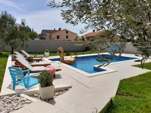 Mel&Stef, Charming house, apartment with private swimming pool ideal for family vacation - Katarova Stancija