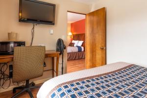 Two-Bedroom Suite room in Flagstone Motel
