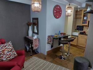 Le Chateau Guest House and Conference Centre