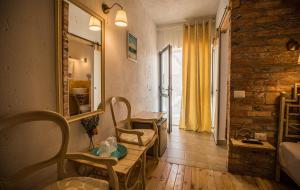 Sunny Border (adults only)