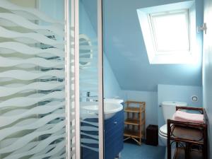 Maisons de vacances Holiday Home Le Cedre Bleu by Interhome : photos des chambres