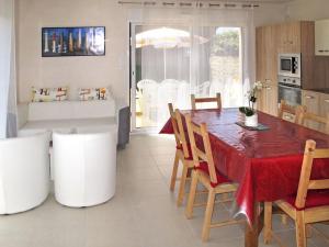 Maisons de vacances Holiday Home Tal ar Mor - PLC241 by Interhome : photos des chambres