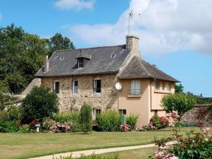 Holiday Home A l'Orée du Bois - TRE100