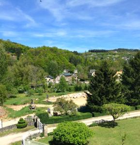 Hotels Hotel-Restaurant Le Calice Du Gevaudan - A75 : Chambre Quadruple en Duplex avec Climatisation