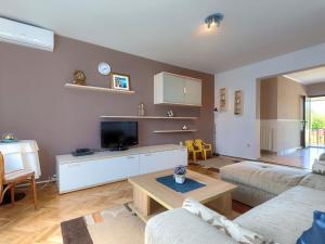 Holiday Home Dora - ROJ471 by Interhome