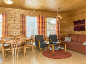 Holiday Home Nuottiukko by Interhome