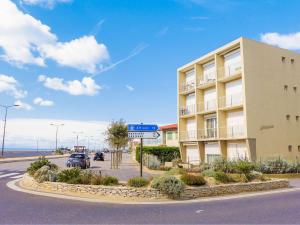 Apartment Les Romarins by Interhome