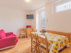 Apartment Glicine by Interhome