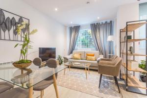Two-Bedroom Apartment room in MIT House Avenida America en Madrid Capital