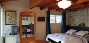 Maison dHôtes et Roulotte" Le 6 Bis"