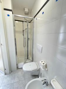 Deluxe Double Room with Side Sea View