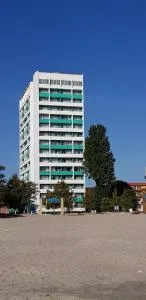 利维埃拉酒店 - 马马亚