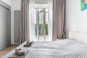 Brand new apartment with terrace near the sea