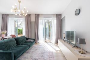 Brand new apartment with terrace near the sea