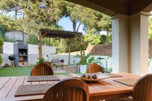 LETS HOLIDAYS Luxury house in cala llevado 2