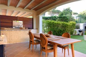 LETS HOLIDAYS Luxury house in cala llevado 2