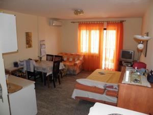 Apartments Milan in Baska (863)