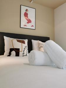 SHWAY - The Red With Pearls