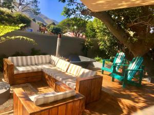 Seven on Flora- Hot Tub, Modern with amazing outside area