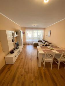 Елегантна стая за гости Стефи в центъра на Казанлък, Партер